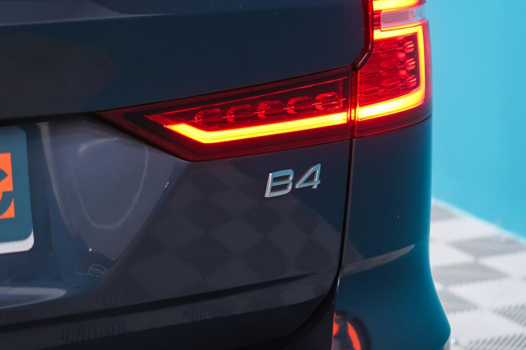 VOLVO V60 2.0 B4 R DESIGN AUTO 197CV 14 