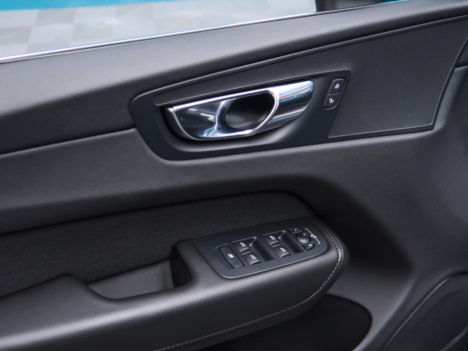 VOLVO XC60 2.0 B4 D AWD MOMENTUM PRO AUTO 197CV 32 