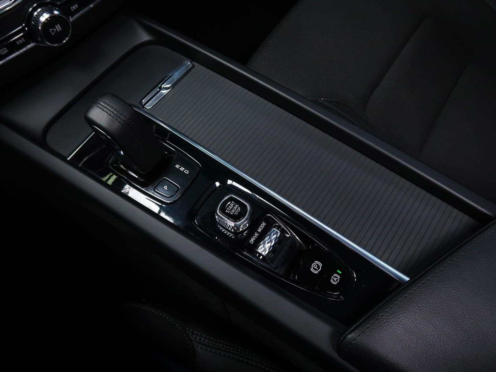 VOLVO XC60 2.0 B4 D AWD MOMENTUM PRO AUTO 197CV 45 