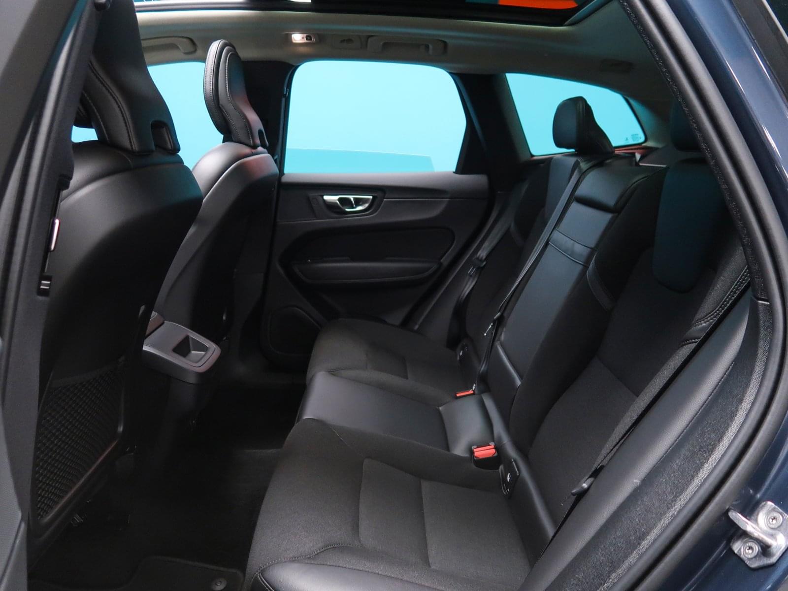 VOLVO XC60 2.0 B4 D AWD MOMENTUM PRO AUTO 197CV 24 