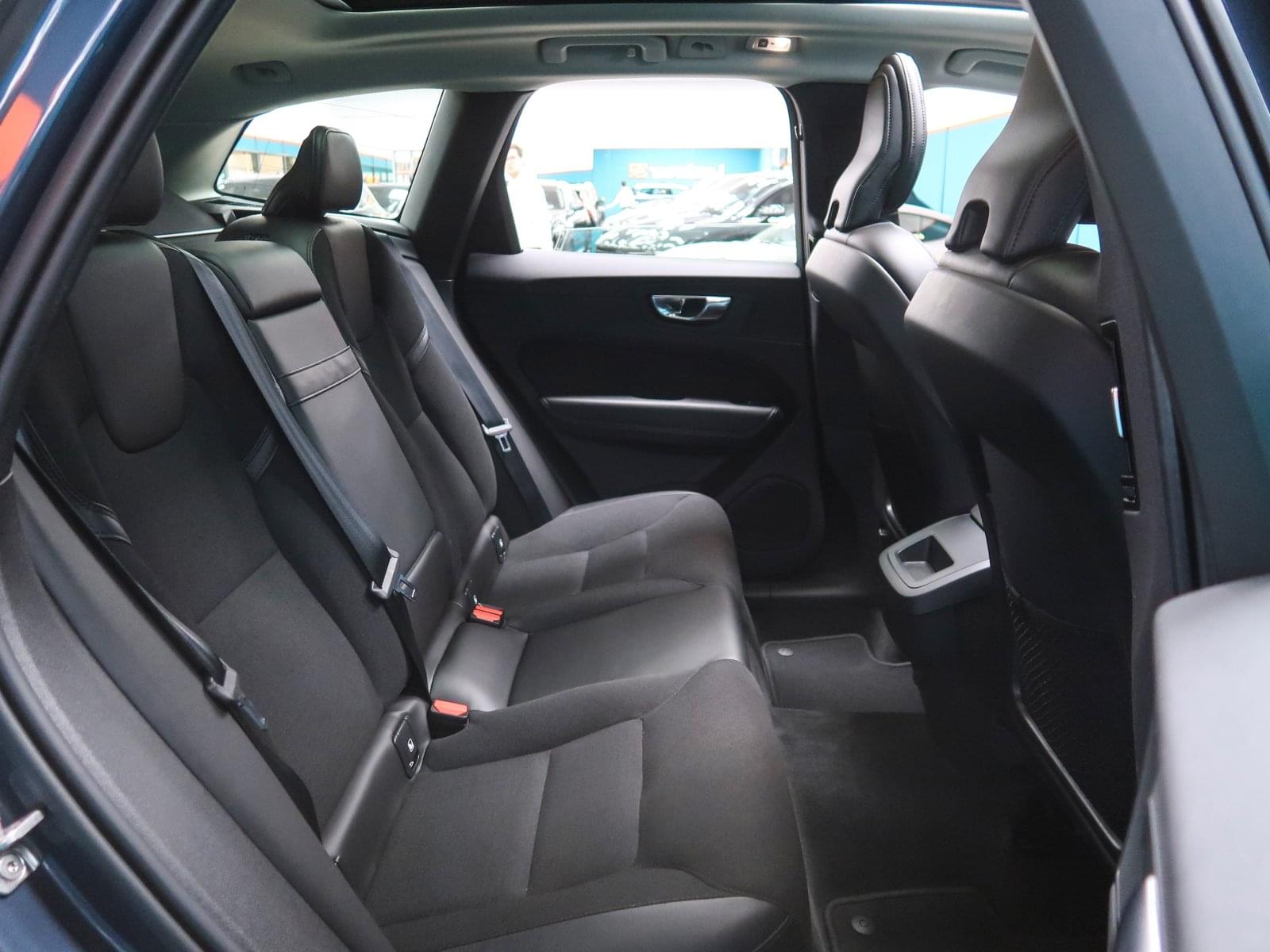 VOLVO XC60 2.0 B4 D AWD MOMENTUM PRO AUTO 197CV 25 