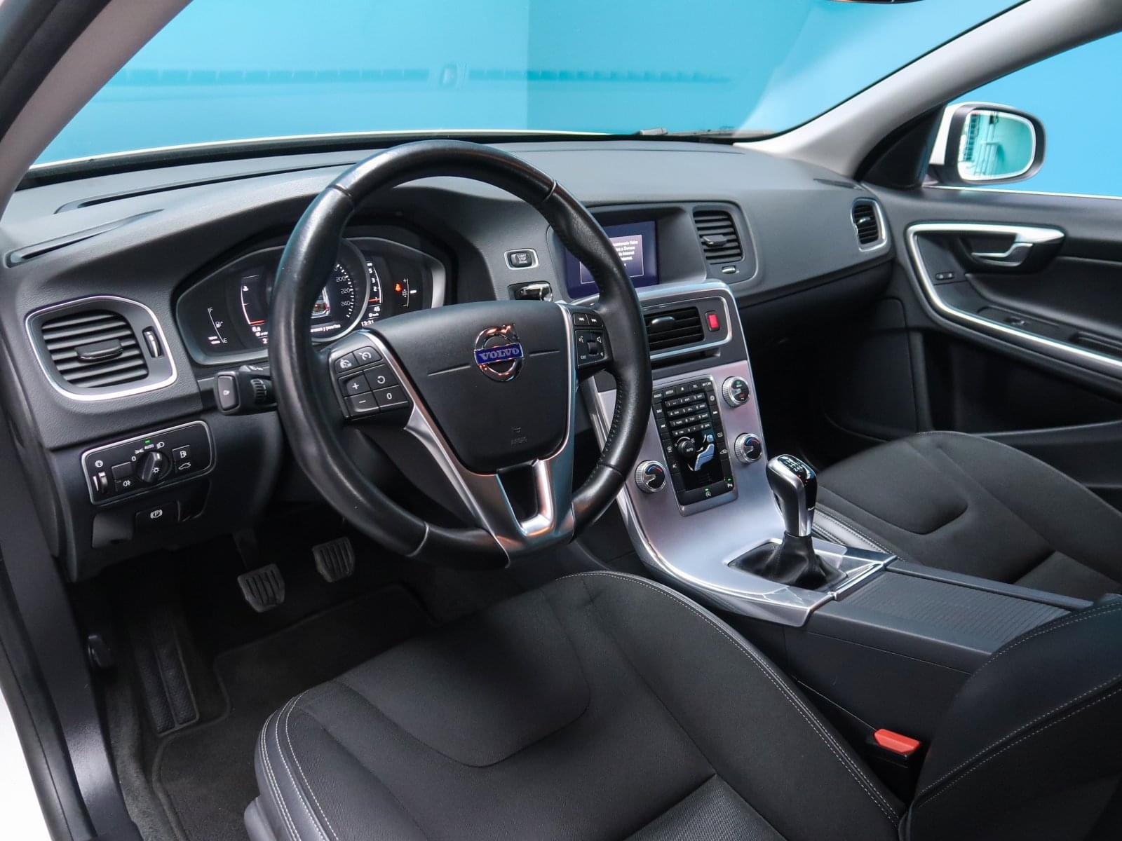 VOLVO V60 D3 MOMENTUM 150CV 19 