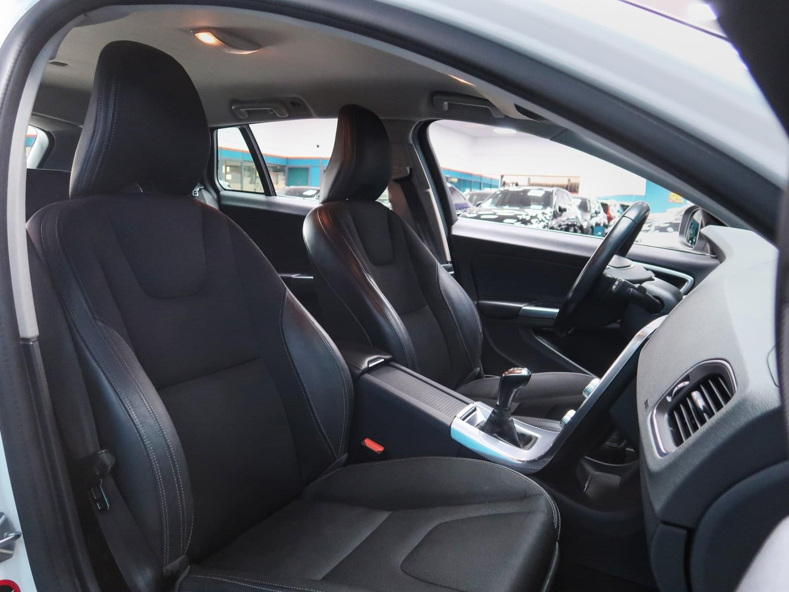 VOLVO V60 D3 MOMENTUM 150CV 25 