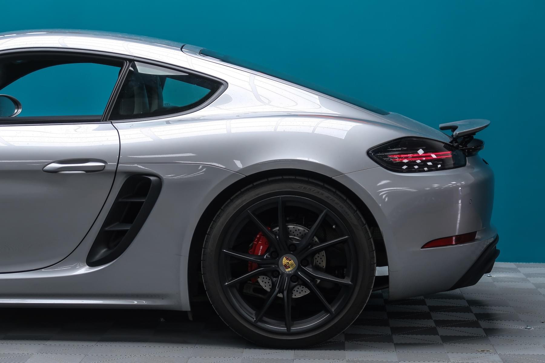 PORSCHE 718 CAYMAN GTS 366CV 11