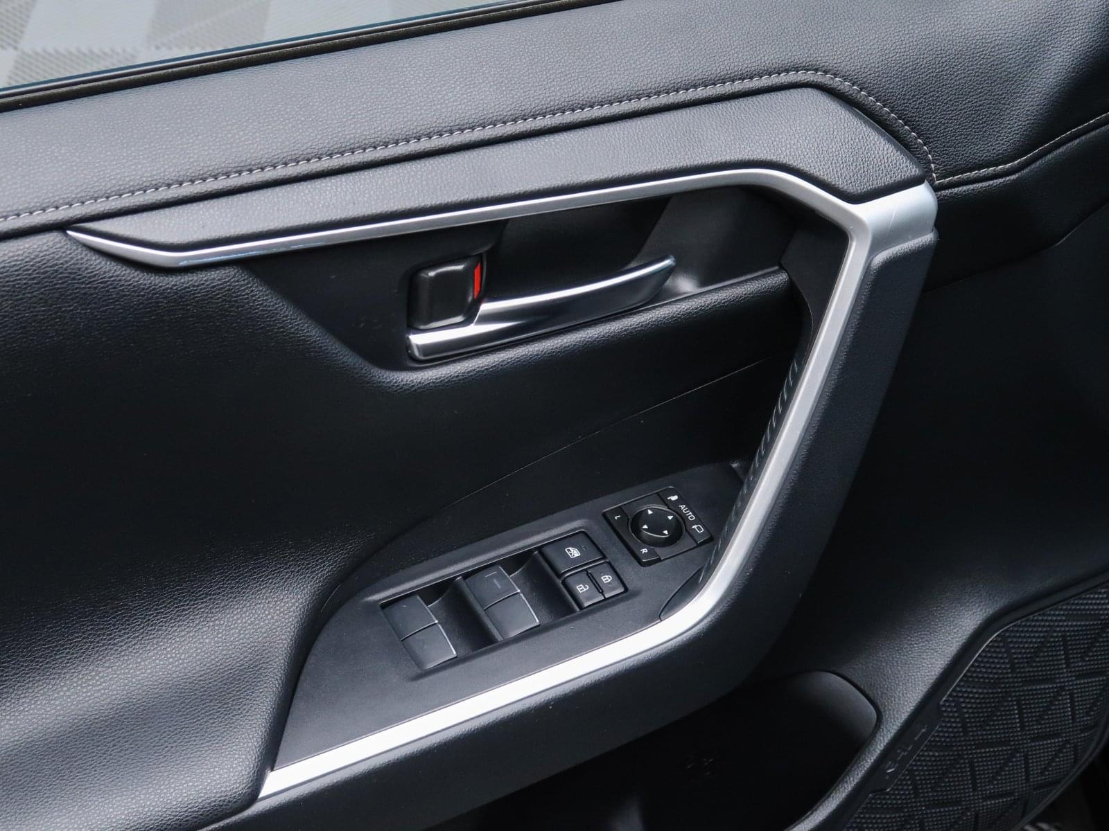 TOYOTA RAV4 BUSINESS 29 