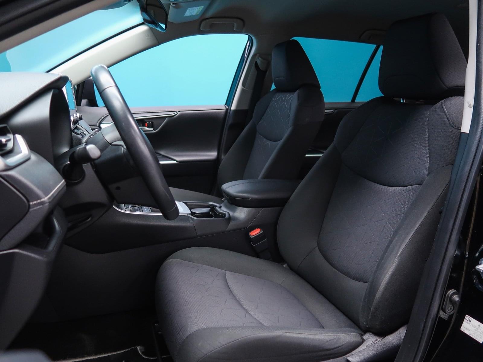 TOYOTA RAV4 BUSINESS 18 