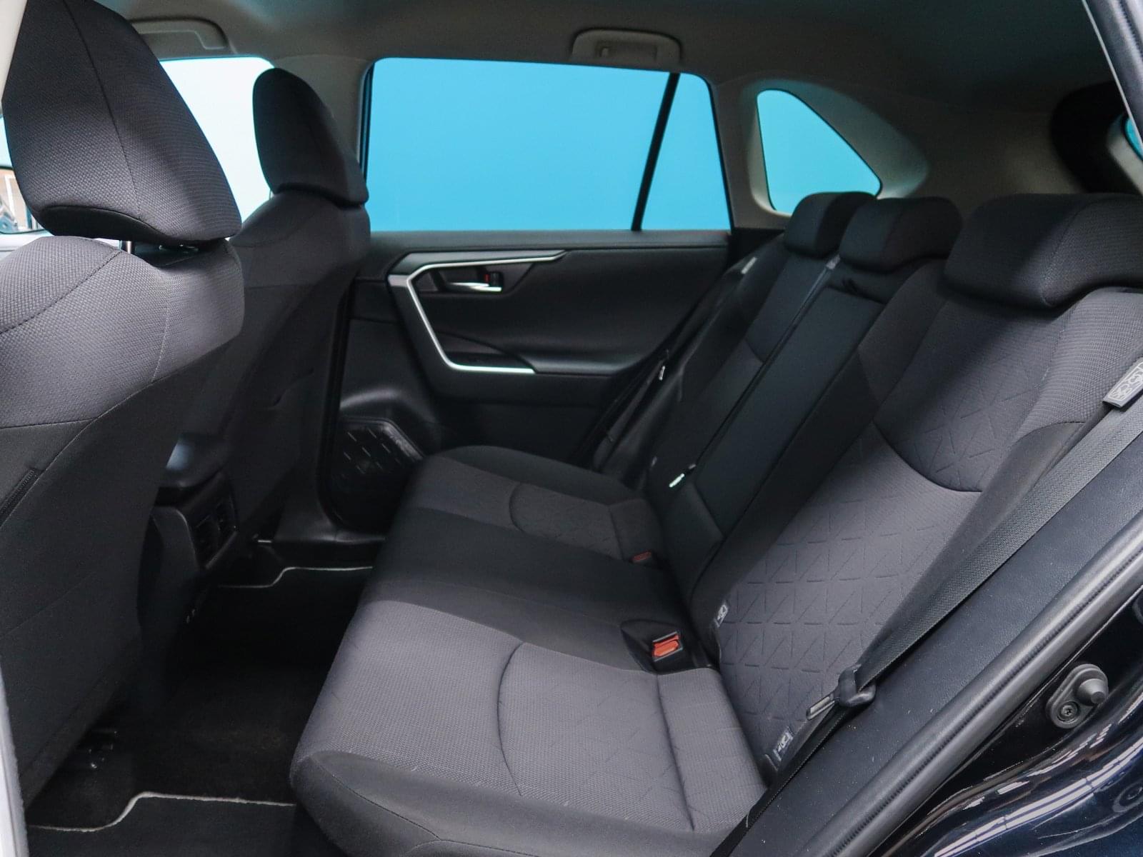 TOYOTA RAV4 BUSINESS 22 