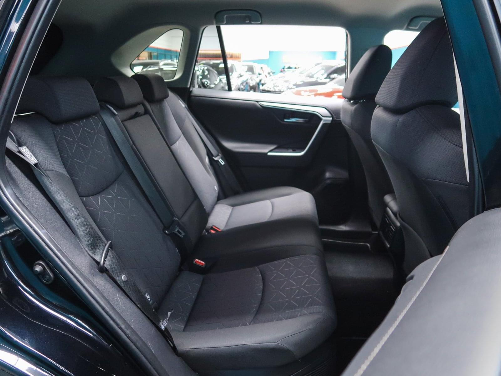 TOYOTA RAV4 BUSINESS 23 