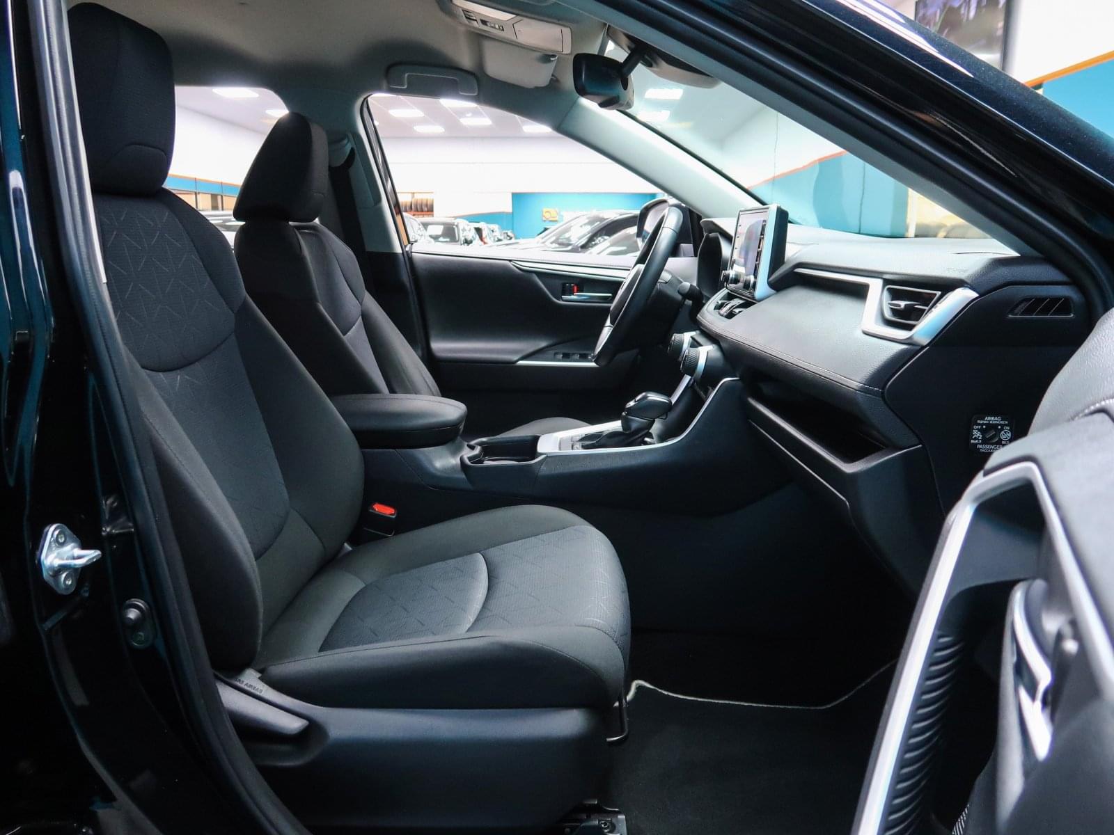 TOYOTA RAV4 BUSINESS 25 