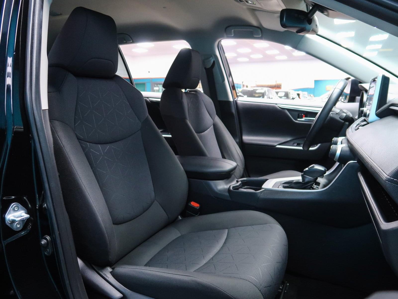 TOYOTA RAV4 BUSINESS 26 