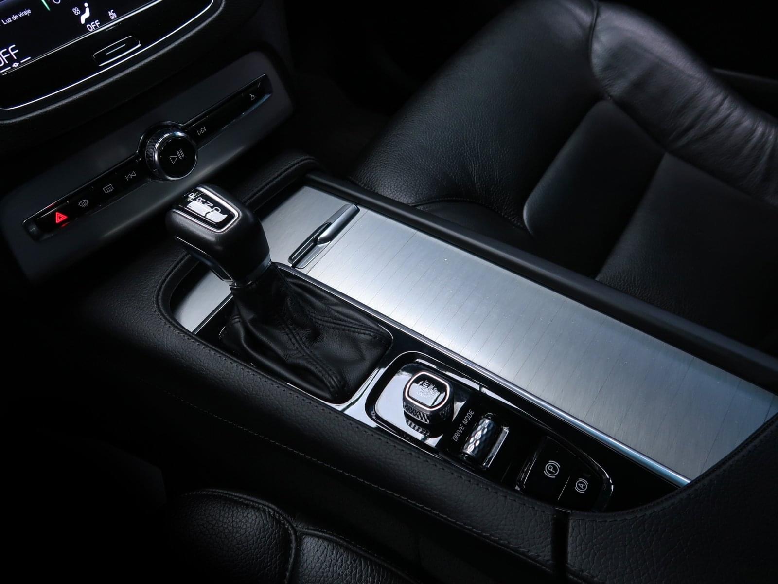 VOLVO XC90 2.0 D5 AWD MOMENTUM AUTO 235CV 42 