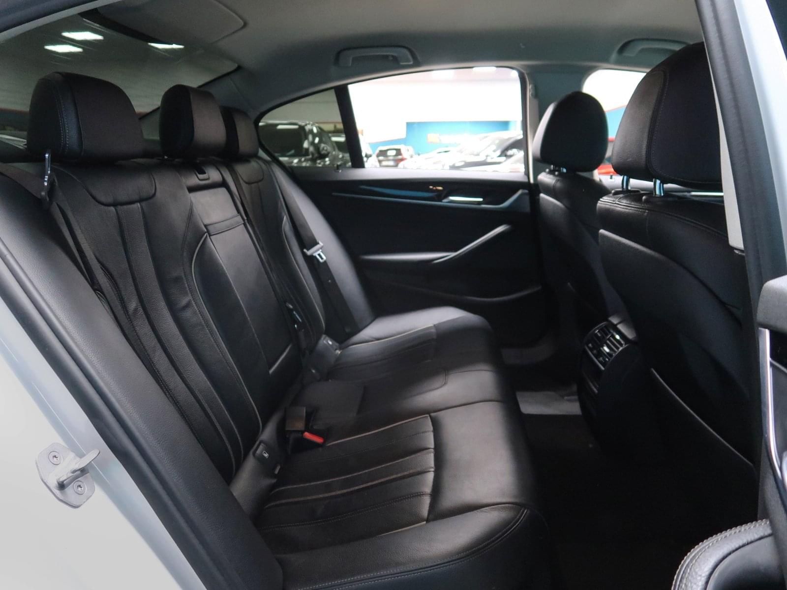 BMW SERIE 5 530DA SPORTLINE 265CVS 26