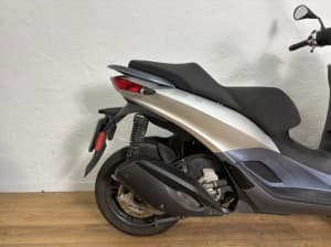 Comprar PIAGGIO MP3 300 HPE 2023 de segunda mano PIAGGIO MP3 300 HPE 2023 de segunda mano