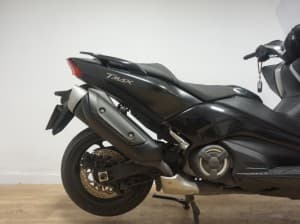 YAMAHA TMAX 530 DX 2017 de segunda mano