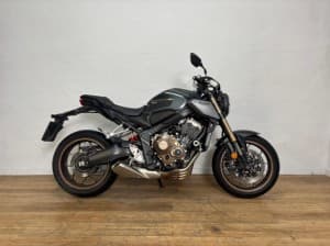 Comprar HONDA CB 650 R (A2) 2023 de segunda mano HONDA CB 650 R (A2) 2023 de segunda mano