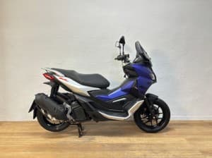 APRILIA SR GT 125 2024 de segunda mano