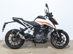 KTM DUKE 390 2023 de segunda mano