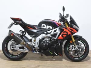 APRILIA TUONO V4 FACTORY (AKRAPOVIC) 2023 de segunda mano