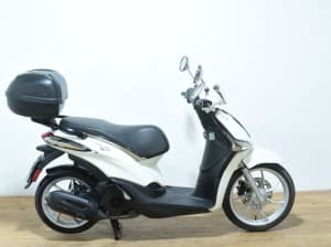 PIAGGIO LIBERTY 125 (IVA DEDUCIBLE) (TOP CASE) 2023 de segunda mano