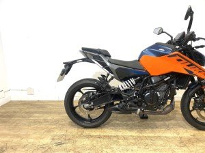 Comprar KTM DUKE 125 2025 de segunda mano KTM DUKE 125 2025 de segunda mano