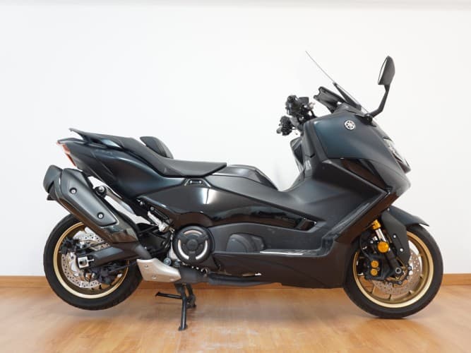 YAMAHA TMAX 560 TECH MAX 2022 de segunda mano