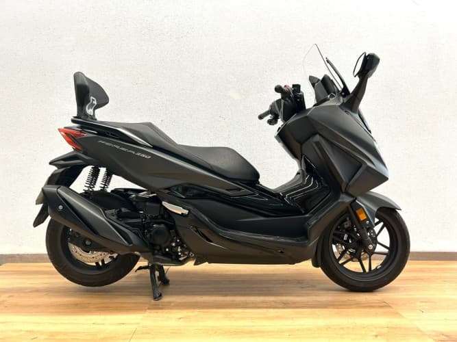 HONDA FORZA 350 2023 de segunda mano