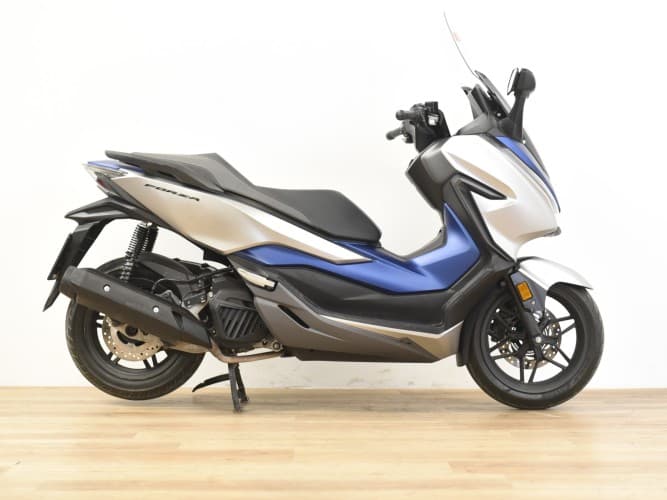 HONDA FORZA 125 2018 de segunda mano