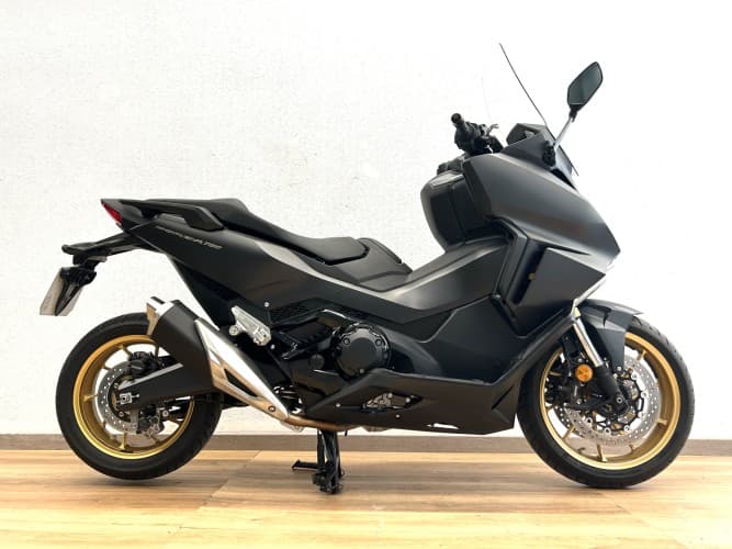 HONDA FORZA 750 2024 de segunda mano