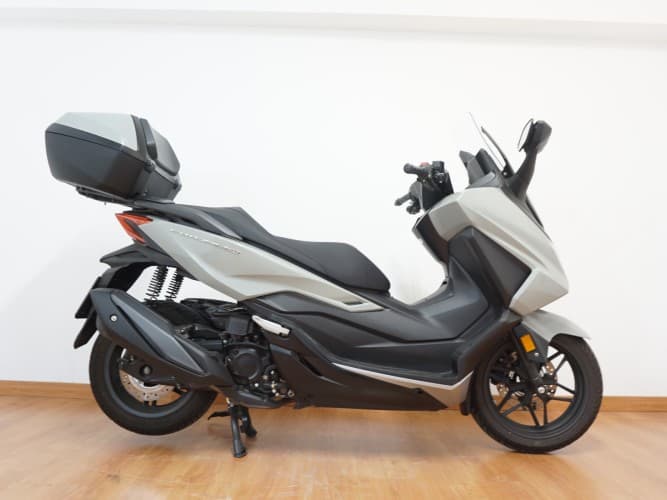 HONDA FORZA 350 2023 de segunda mano