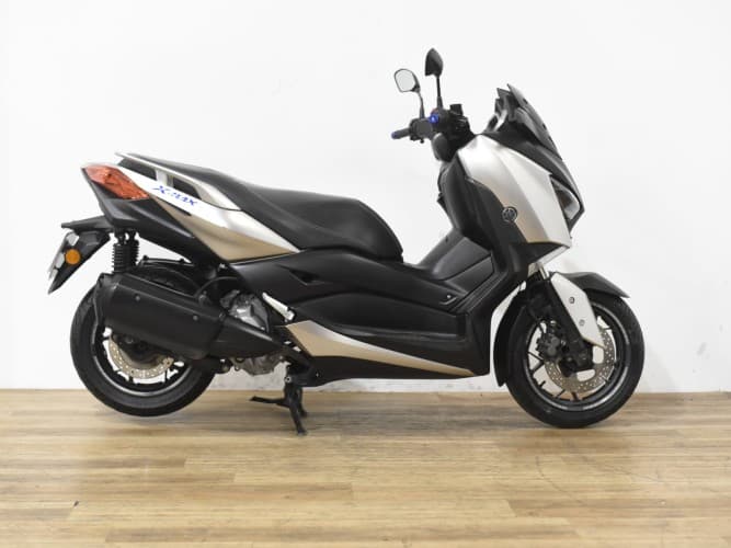 YAMAHA XMAX 300 2021 de segunda mano