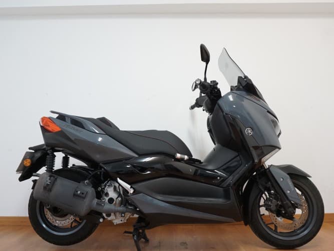 YAMAHA XMAX 300 TECH MAX 2021 de segunda mano