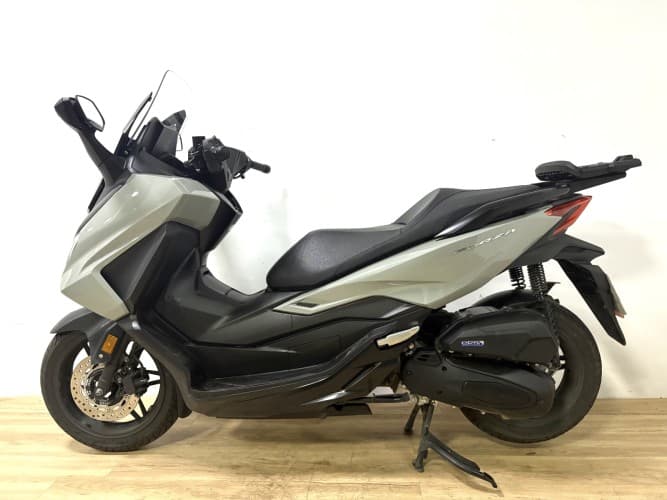 HONDA FORZA 125 2024 de segunda mano