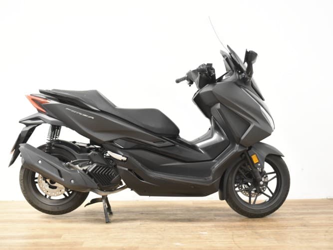 HONDA FORZA 125 2023 de segunda mano