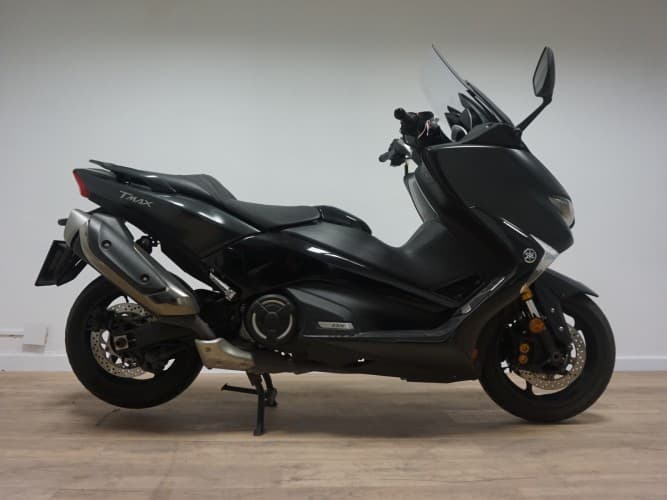 YAMAHA TMAX 530 DX 2017 de segunda mano