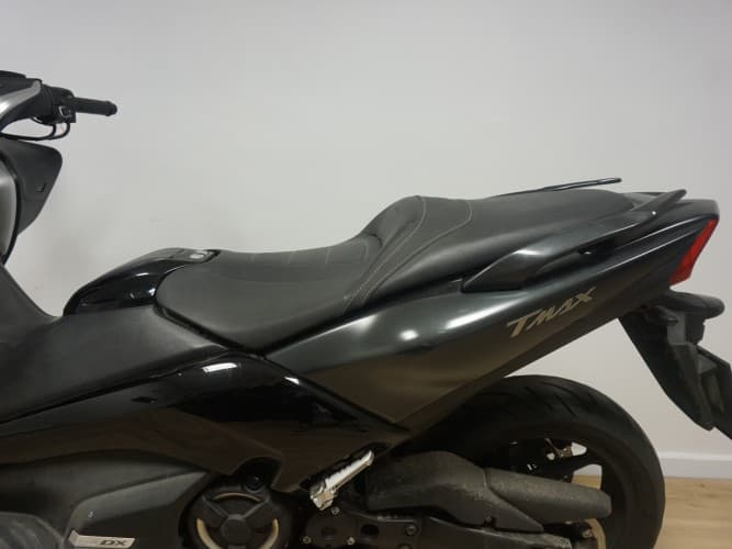 YAMAHA TMAX 530 DX 2017 de segunda mano