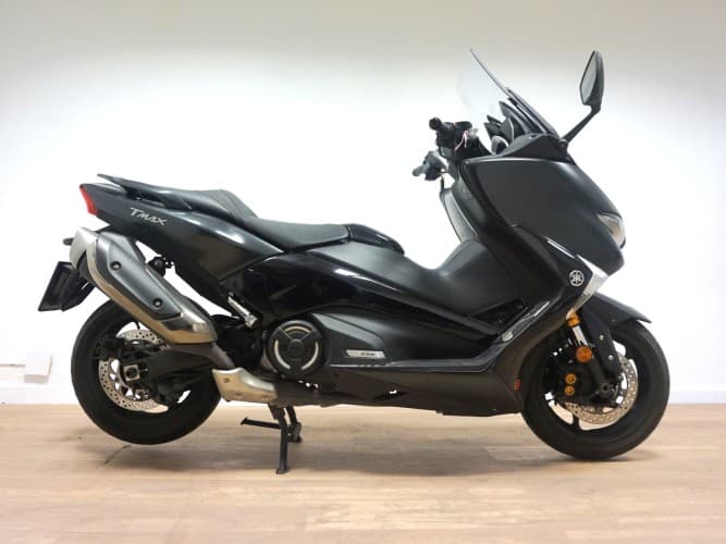 YAMAHA TMAX 530 DX 2017 de segunda mano