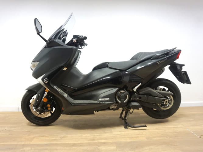 YAMAHA TMAX 530 DX 2017 de segunda mano