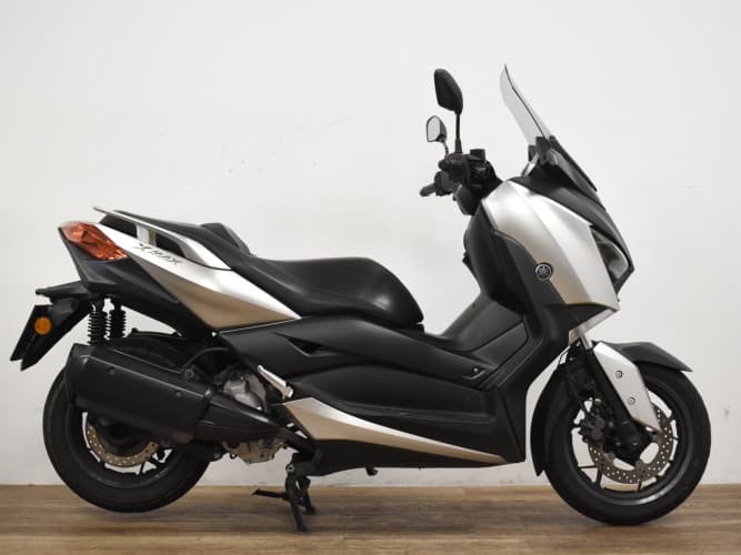 YAMAHA XMAX 300 2020 de segunda mano