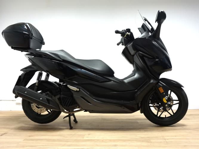 HONDA FORZA 125 2018 de segunda mano