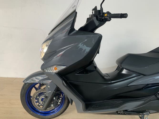 Comprar SUZUKI BURGMAN 400 2022 de segunda mano SUZUKI BURGMAN 400 2022 de segunda mano