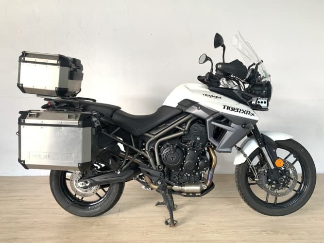 TRIUMPH TIGER 800 XRX (3 MALET. + PUÑOS CALE. + CONT. CRUCERO) 2017 de segunda mano