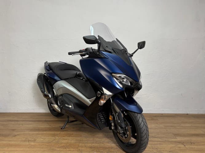 YAMAHA TMAX 530 DX 2017 de segunda mano