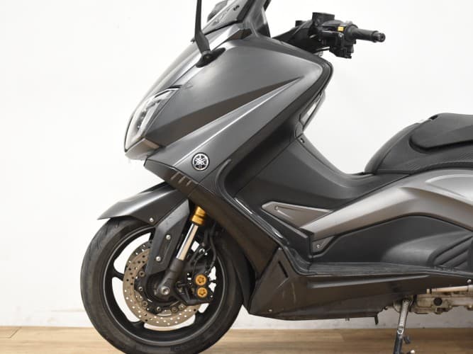 Comprar YAMAHA TMAX 530 IRON MAX (AKRAPOVIC HOMOLOGADO) 2016 de segunda mano YAMAHA TMAX 530 IRON MAX (AKRAPOVIC HOMOLOGADO) 2016 de segunda mano