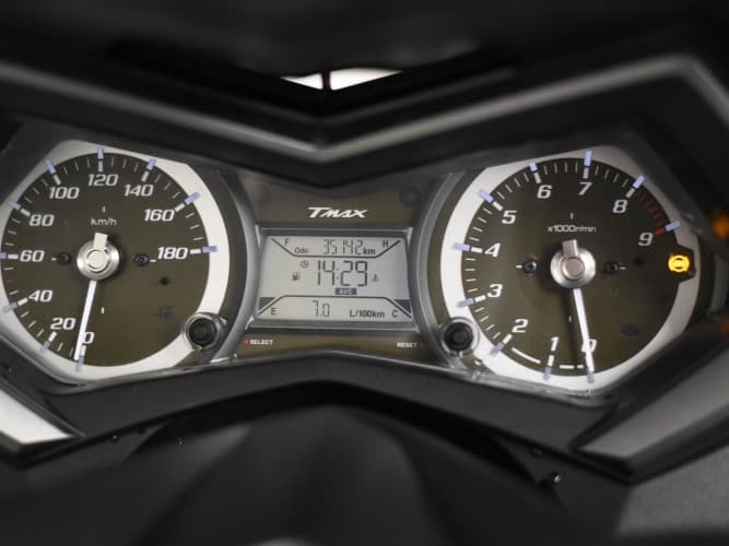 Comprar YAMAHA TMAX 530 IRON MAX (AKRAPOVIC HOMOLOGADO) 2016 de segunda mano YAMAHA TMAX 530 IRON MAX (AKRAPOVIC HOMOLOGADO) 2016 de segunda mano