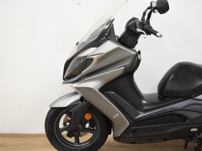 Comprar KYMCO SUPER DINK 125 2021 de segunda mano KYMCO SUPER DINK 125 2021 de segunda mano