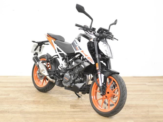 KTM DUKE 125 2024 de segunda mano
