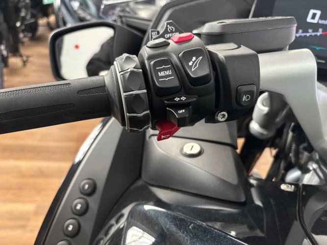 Comprar BMW R 1250 RT (3 PAQUETES + 2 MALETAS) 2024 de segunda mano BMW R 1250 RT (3 PAQUETES + 2 MALETAS) 2024 de segunda mano