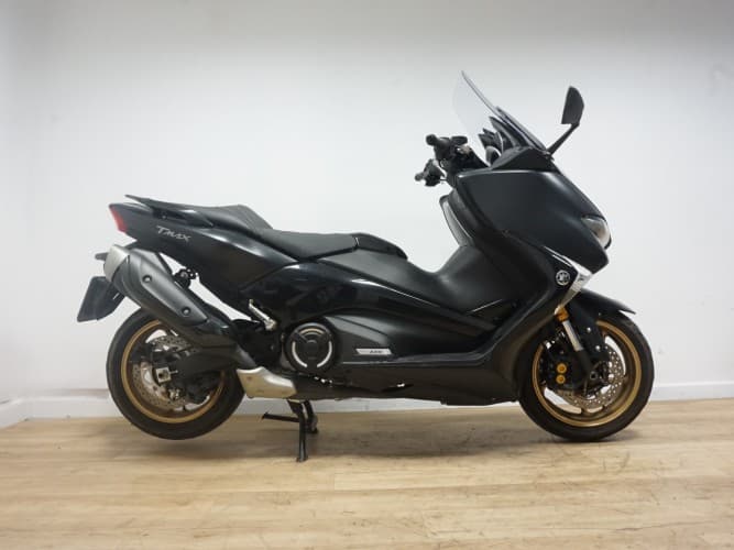 YAMAHA TMAX 530 DX 2019 de segunda mano