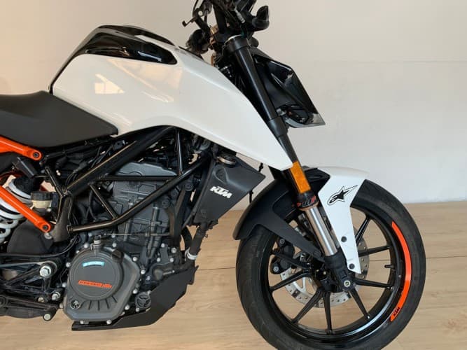 Comprar KTM DUKE 125 + AKRAPOVIC HOMOLG 2018 de segunda mano KTM DUKE 125 + AKRAPOVIC HOMOLG 2018 de segunda mano