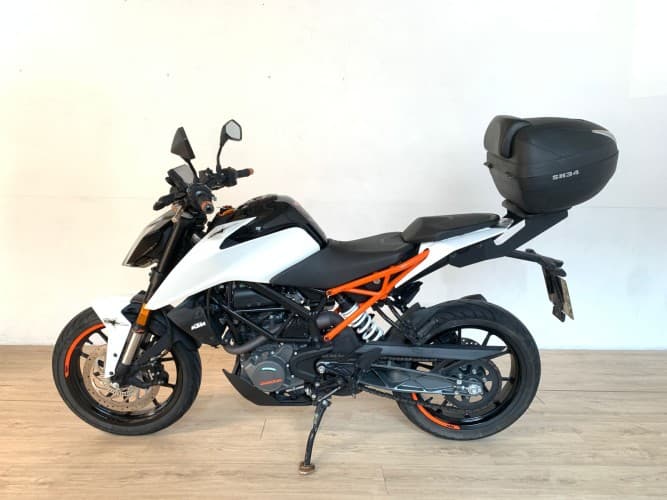 Comprar KTM DUKE 125 + AKRAPOVIC HOMOLG 2018 de segunda mano KTM DUKE 125 + AKRAPOVIC HOMOLG 2018 de segunda mano